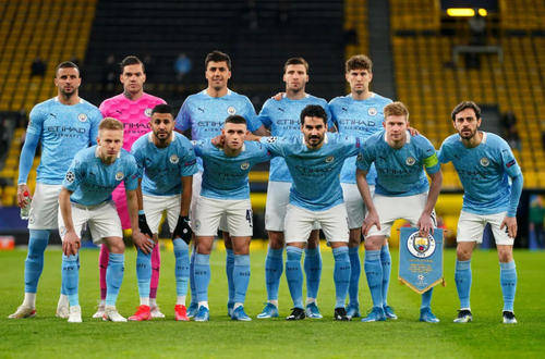 求战心切，安东尼因自己红牌停赛无法出战塞维利亚德比而落泪（红牌停赛无缘塞维利亚德比，求战心切的安东尼落泪）