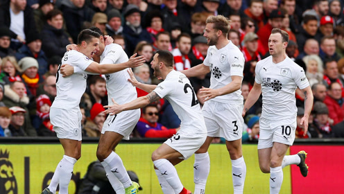 喀麦隆前主帅：埃托奥很自恋，他排挤奥纳纳等人参加非洲杯（喀麦隆前帅称：埃托奥过度自恋，曾阻挠奥纳纳等人征战非洲杯）