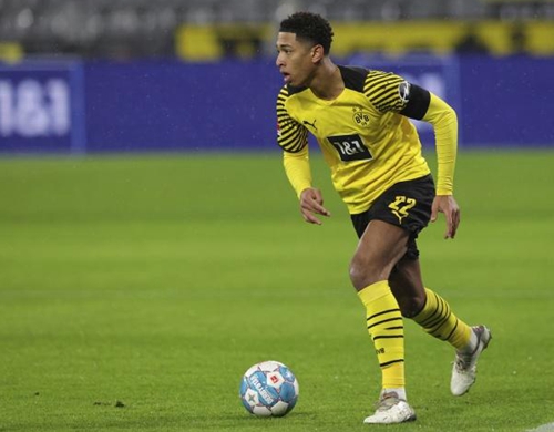 诺伊尔送礼+凯恩隐身！阿森纳3-1拜仁揭秘：欧冠5连胜靠的真是玄学？（诺伊尔失误+凯恩哑火！阿森纳3-1拜仁背后：欧冠5连胜真靠玄学？）