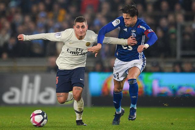 每体：莱万愿意接受降薪+替补，2026年初将和巴萨再谈（每体：莱万可接受降薪与替补身份，2026年初计划再与巴萨会面）