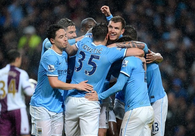 利物浦切尔西双双翻车，阿森纳笑纳5分大礼，争冠只剩两支队？（红军蓝军齐遭滑铁卢，枪手收下5分厚礼，冠军之争只剩两强？）