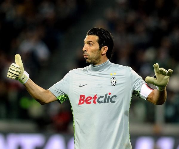 贝林厄姆身价跌2000万欧仍以1.6亿欧领跑英格兰球员榜（贝林厄姆身价下滑2000万欧，仍以1.6亿欧居英格兰球员身价榜首）