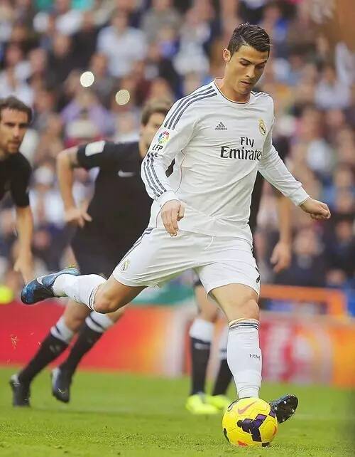 队报：维尼修斯冬窗无意离队，皇马高层仍想和维尼修斯完成续约（队报：维尼修斯不考虑冬窗离队，皇马管理层仍力促续约）