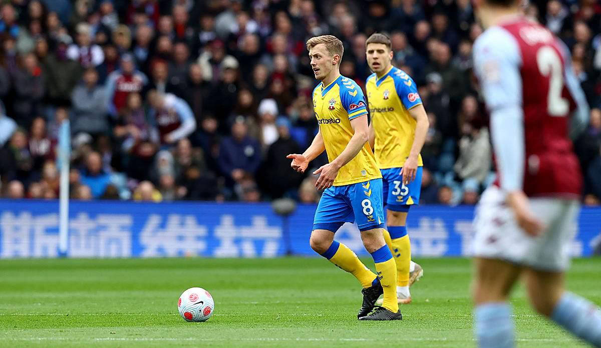 为何亲斯内德？穆帅：斯内德给了我三冠王，那是最棒的一年（穆帅回应亲斯内德：他助我成就三冠，那是我最好的一个赛季）