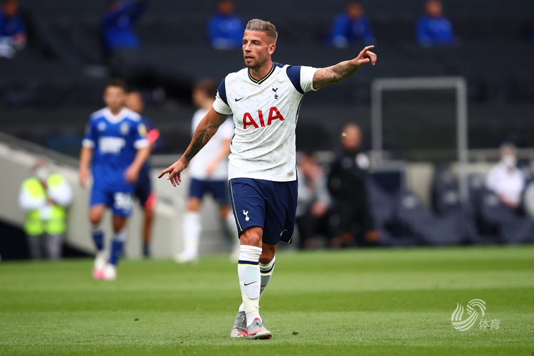 米体：米兰对迈尼昂的年薪报价提高至500万欧，尤文正在关注（米体：米兰为迈尼昂开出500万欧年薪新报价，尤文密切关注）